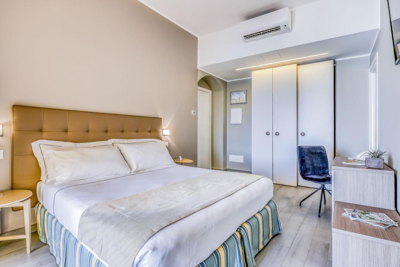 Hotel Albatros Varigotti Exterior foto